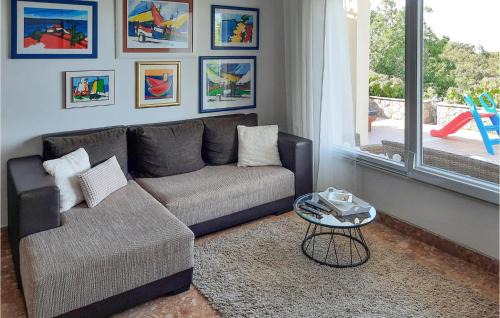 Crkvice House | Three-Bedroom Holiday Home In Crkvice