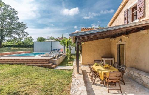 Sajini House | Three-Bedroom Holiday Home In Barban