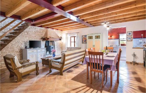 Sajini House | Three-Bedroom Holiday Home In Barban