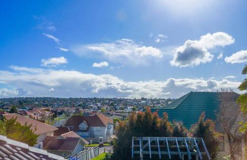 Somerville Villa | Three-Bedroom Home in Somerville