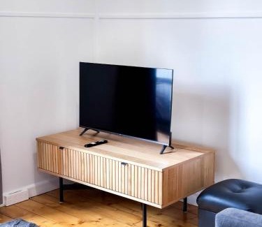 Norlane House | Three-Bedroom Stylish & Cosy Retreat with Courtyard, Near Geelong