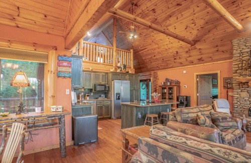 Dandridge House | Three Homes- Smoke Rise Lodge and Barn Poppy's Plc