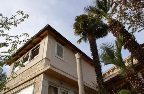 Trsteno Apartment | Three oranges