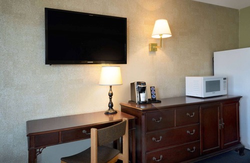 Regina Hotel | Thriftlodge by Wyndham Regina North