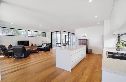 Bonbeach House | Ti Tree House Live like a Bonbeach Local