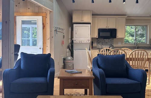 Tremont Cottage | Tides cottage on quiet tidal inlet with kayaks and fire pit