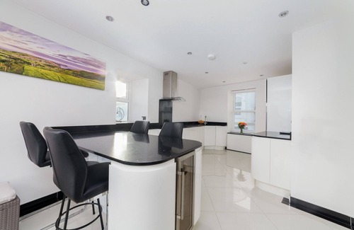 Port St Mary House | Tides View - a holiday cottage that sleeps 6 guests in 3 bedrooms