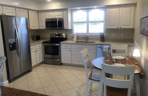 Englewood Apartment | Tiki Penthouse overlooking tropical garden! Relax without the Boca Grande prices