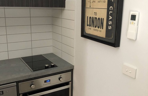 Geelong Apartment | Timber Door Luxury Accommodation Geelong