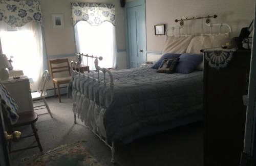 Hollis Bed & Breakfast | Timber Post Bed & Breakfast