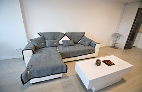 Rivas-Vaciamadrid Apartment | Timeless Elegance in Rivas