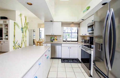 Beachview Country Club Estates House | Tin Cup - Beachview Estates home with pool on golf course