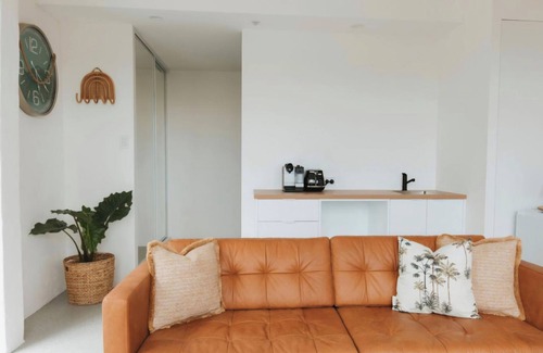 Maroochy River Apartment | Tinarra treetops, a 1 bedroom studio with a fully equipped bathroom and lounge