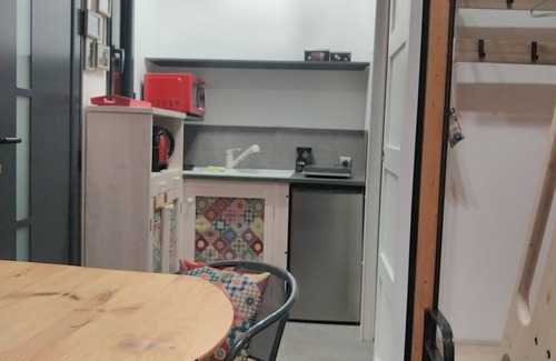 Verbiesles House | Tiny Home 'La Charmotte' with Private Terrace, Wi-Fi and Air Conditioning