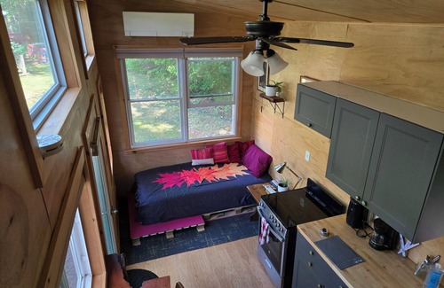 Feura Bush House | Tiny Home w/Hot Tub and Sunset View!