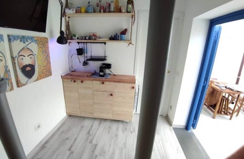 Leni Apartment | Tiny House "Bonsaus," Rinella's black beach