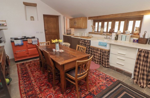 Bedwas Trethomas & Machen House | TIPYN BACH, pet friendly, character holiday cottage in Bedwas