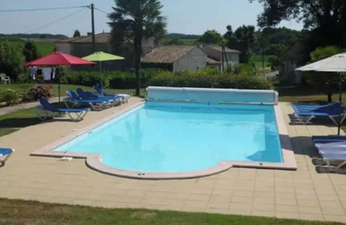 Chenac-Saint-Seurin-d'Uzet Cottage | To discover : Cottage with pool, close to the beaches