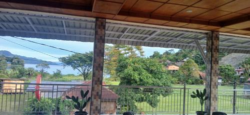 Tuk Tuk House | Toba Boi