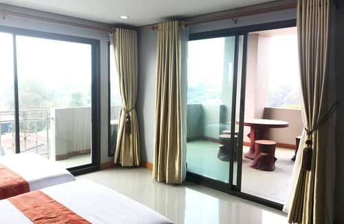 Nakhon Luang Hotel | Toh Buk Seng Riverside