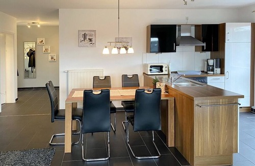 Schillig Apartment | Tolles Ferienapartment an der Nordsee mit Südbalkon, Sauna und Whirlbadewanne