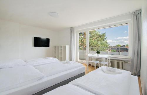 Buderich Apartment | Tolstov Apartments - 1 or 3 Room Apartments with Balcony - 20 Min Messe DUS & Airport DUS