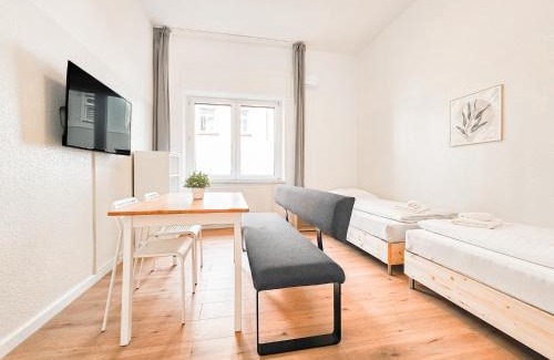 Hochfeld Apartment | Tolstov Apartments - 2 Zimmer Wohnung mit Terrasse - 25 Min Messe DUS