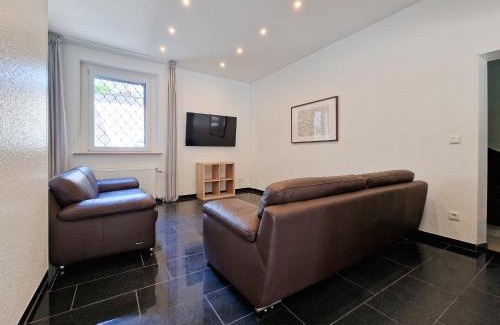 Viersen Apartment | Tolstov House - Stadthaus - 10 Schlafzimmer