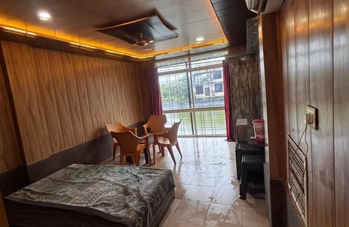 Basoda Hostel | Tomar Paradise Resort