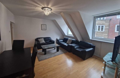 Dusseldorf Old Town Apartment | Top Apartment am Carlsplatz! Super Central!