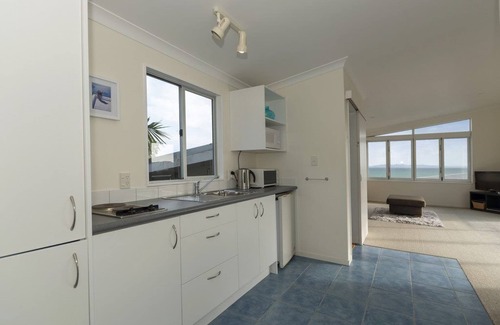 Coopers Beach House | Top Apartment with Sea Views & Beach Access
