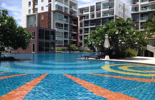 Khao Takiab Apartment | Top Floor 2 Bedroom 2 Bathroom Sea-Facing Apartment with huge pool and balcony
