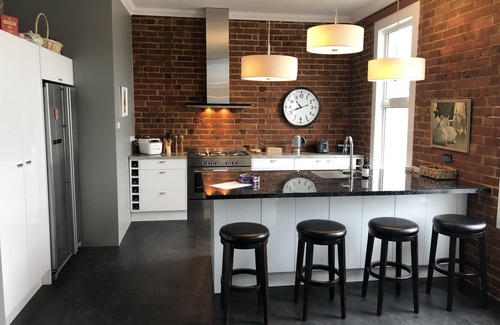 Ravensbourne Apartment | Top floor 3 bed apartment in the iconic Tiger Tea Building (FREE Netflix)