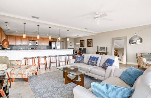 Treasure Island Condo | Top floor condo near the beach with pool, hot tub, washer/dryer