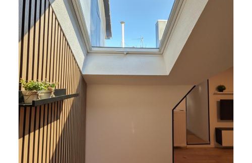 Alt-Muhlburg Apartment | Top-Floor Hideaway for Two in Karlsruhe-Mühlburg - APOLONIAliving - Apt3