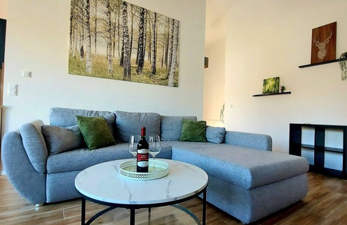 Jagersburg Apartment | Top Moderne, Ruhige Ferienwohnung "waldliebe" mit 2 Schlafzimmern