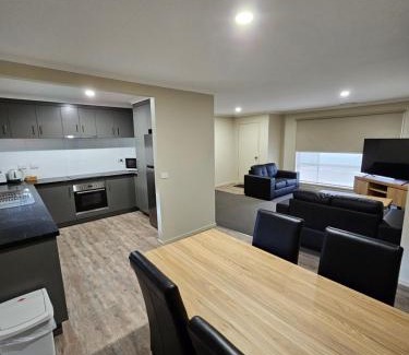 Benalla Hotel | Top of the Town Motel & Apartments