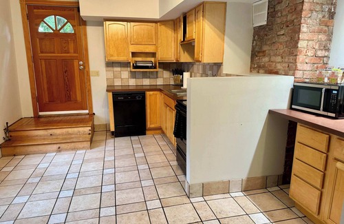 Victorian Village House | Top Rated - CLEAN - PRIME Location - Free Parking