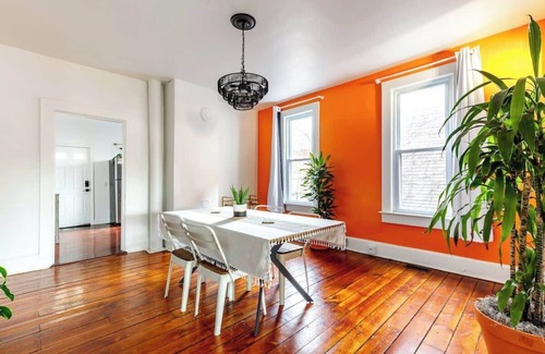 Italian Village House | Top Rated - Parking Free - CLEAN - PRIME Location
