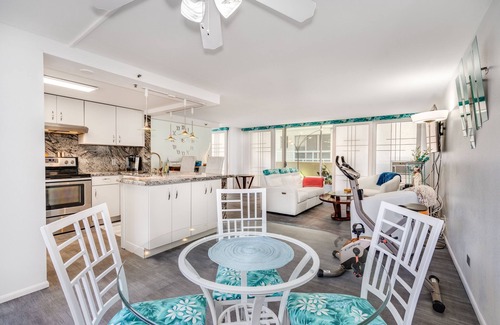 Diamond Head - Kapahulu - St. Louis Condo | Top Remodel of a gorgeous Diamond Head Oceanfront Lanai Condo - Sleeps 4