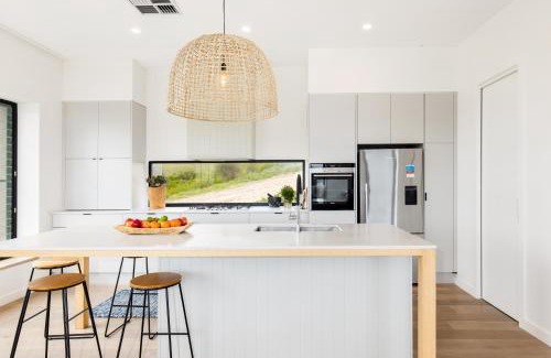 Duncan Villa | Topdeck at Snelling Beach