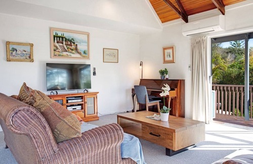 Torbay House | Torbay Sun Drenched Villa near Local Beaches