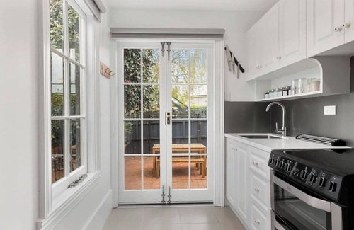 Battery Point House | Toris Cottage Stroll to Vibrant Salamanca