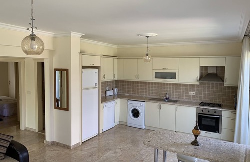 Fethiye City Center Apartment | TOURISM PERMIT GRANTED-Ground Flr Modern Apt-Wifi, pool, Private small Complex