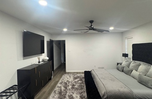 North Arlington Bed & Breakfast | TOWERING OAKS SUITE @ ARLINGTON ENTERTAINMENT DISTRICT