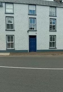 Mountmellick Apartment | Town Centre Luxury Retreat