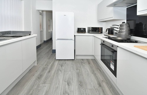 Hanley House | Townhouse @ Eastwood Pl - Double Room with TV