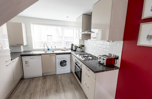 The Lanes Apartment | Townhouse Modern Mews Apartment | Pass The Keys
