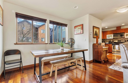 Seaview House | Townhouse West Seattle Abode!