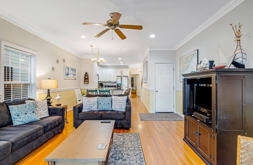 Waters Edge House | Townhouse with marsh & river views - access to crabbing dock & pool